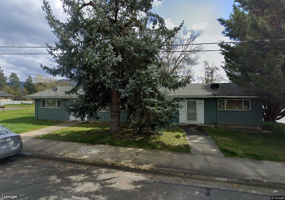 1421 NE D St, Grants Pass, OR 97526 - photo 1