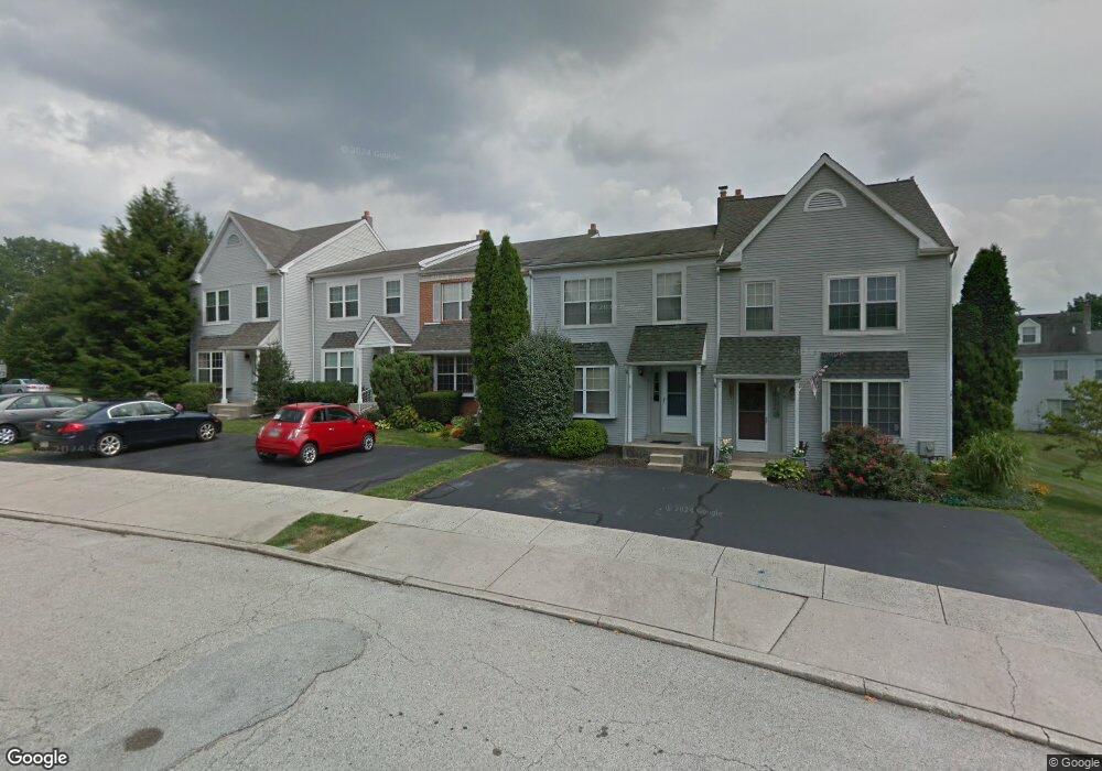 718 Sandalwood Ln, Norristown, PA 19403 - photo 1