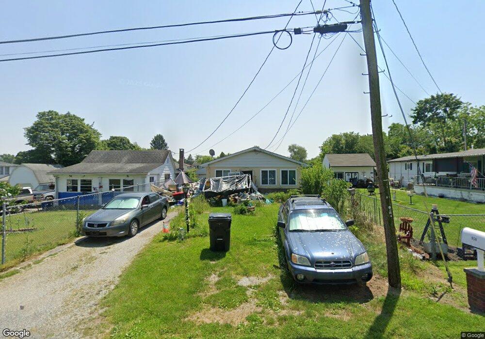 858 Hillcrest Ave, Chambersburg, PA 17202 - photo 1