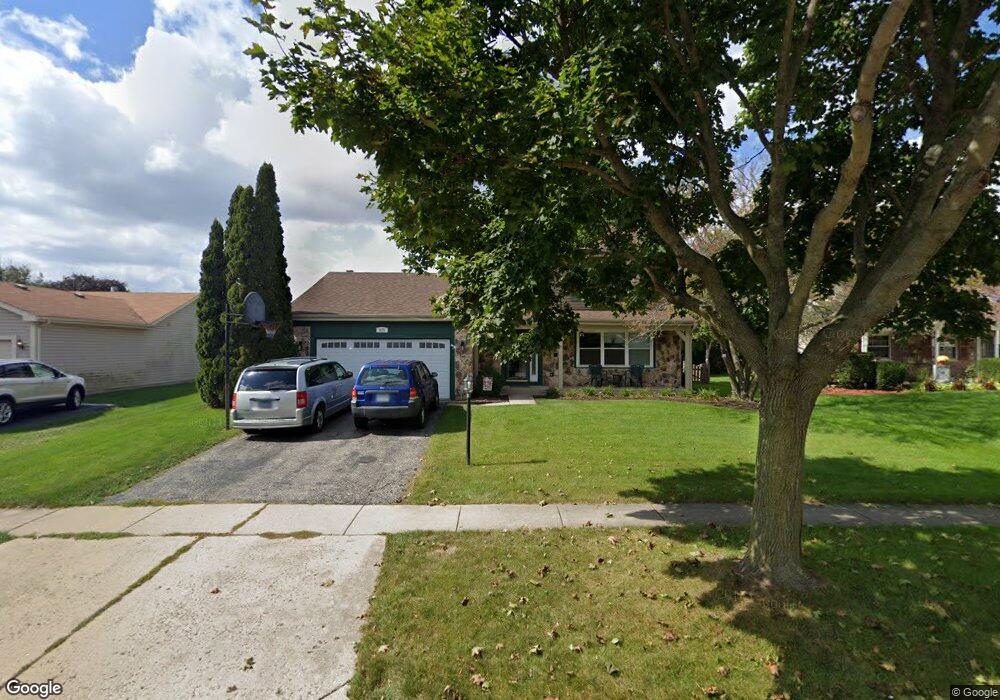 625 Red Coach Ln, Algonquin, IL 60102 - photo 1