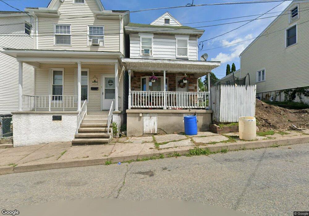 215 Brown St, Tamaqua, PA 18252 - photo 1