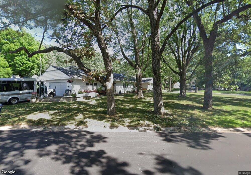 201 22nd St SW, Austin, MN 55912 - photo 1