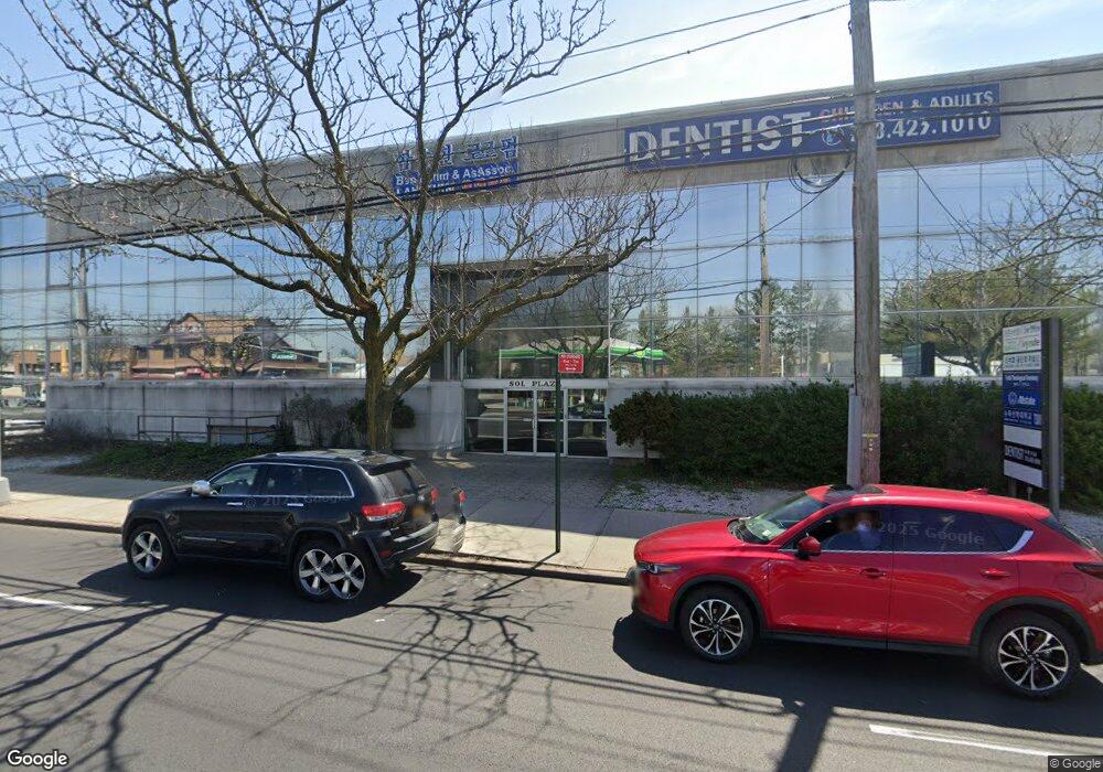 218-14 Northern Blvd unit 202, Bayside, NY 11361 - photo 1