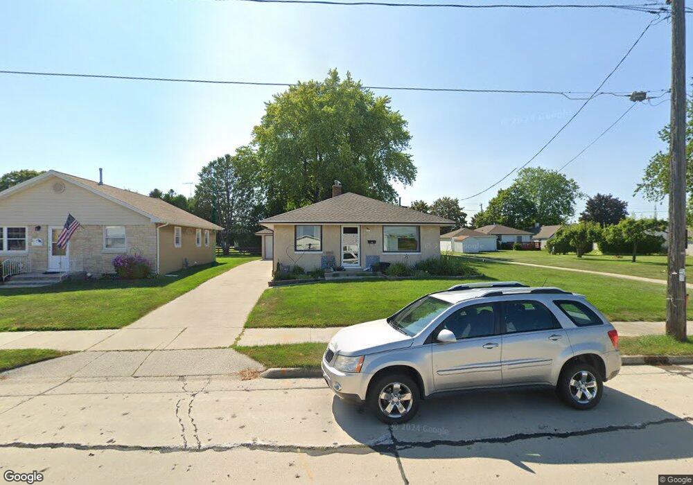 1302 S 31st St, Manitowoc, WI 54220 - photo 1