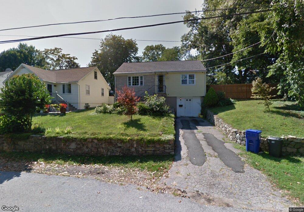 2 Avenue D, Norwalk, CT 06854 - photo 1