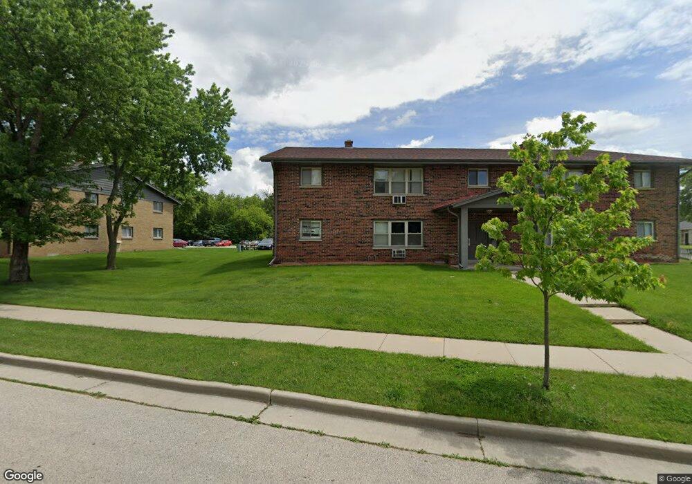 160 Maple Ave S unit 160, Slinger, WI 53086 - photo 1