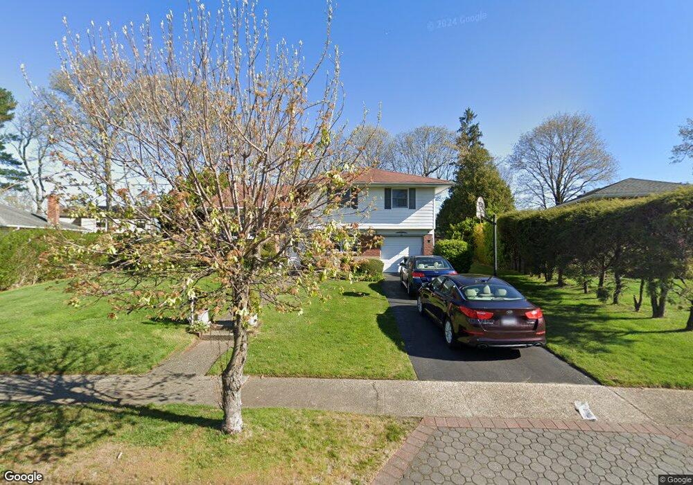 15 Cayuga Place, ComMacK, NY 11725 - photo 1