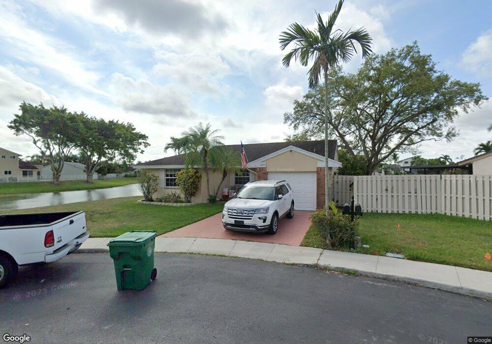 520 Mulberry Ln, Davie, FL 33325 - photo 1