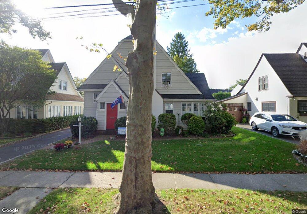 60 Hudson Rd, Floral Park, NY 11001 - photo 1