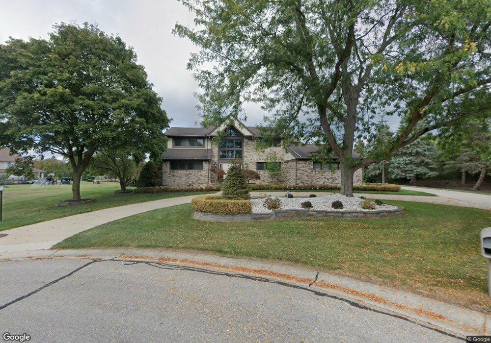 1900 Seminole Ct, Bloomfield Hills, MI 48302 - photo 1