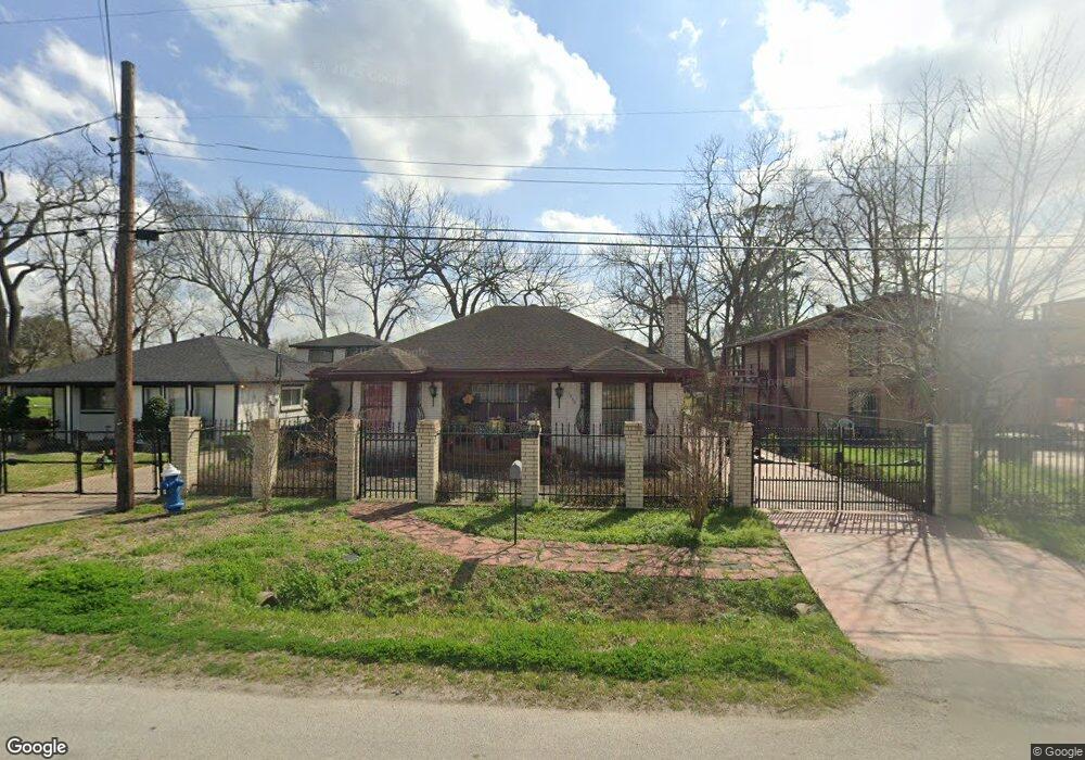 1008 Firnat St, Houston, TX 77022 - photo 1
