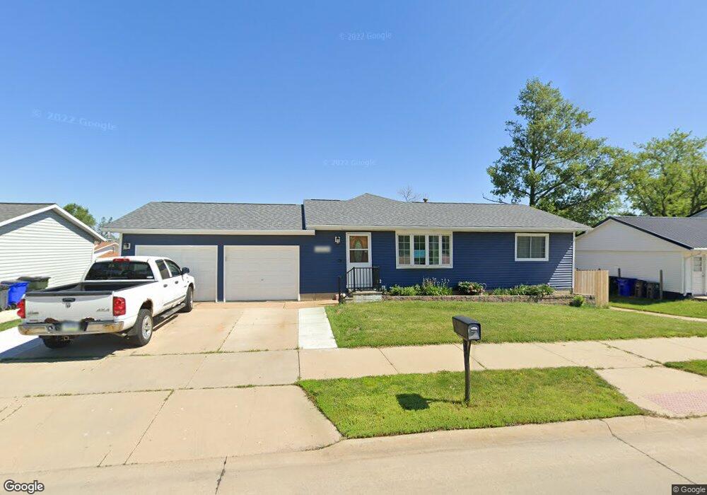 3318 33rd Ave SW, Cedar Rapids, IA 52404 - photo 1