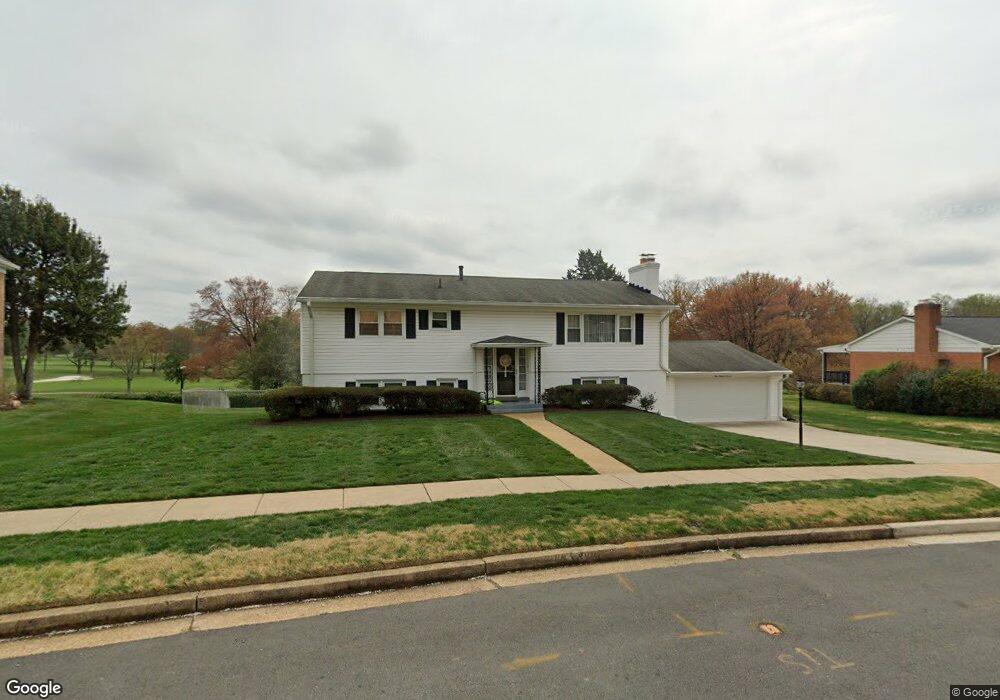 907 Fairway Dr NE, Vienna, VA 22180 - photo 1