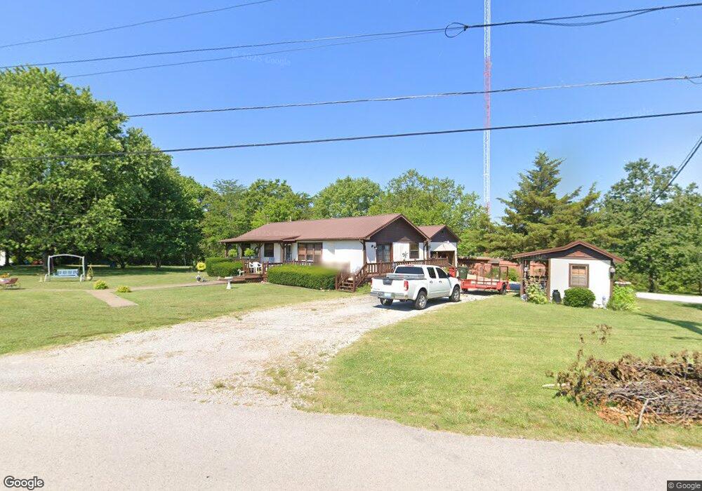 215 Buttermilk Rd, Hopkinsville, KY 42240 - photo 1