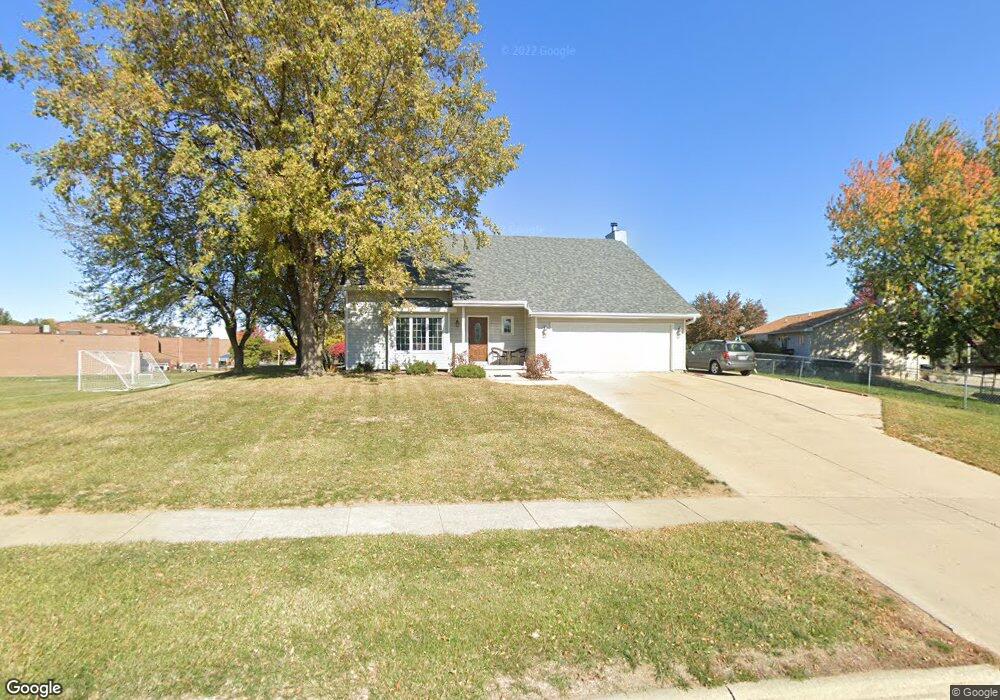 1620 S 11th Ave E, Newton, IA 50208 - photo 1