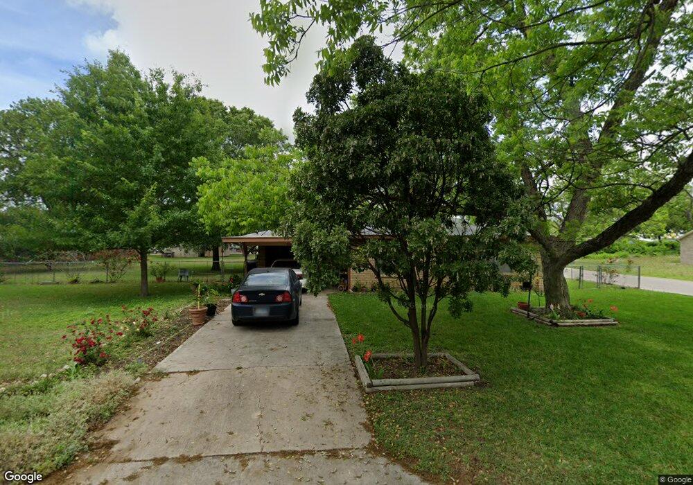 924 E Weinert St, Seguin, TX 78155 - photo 1