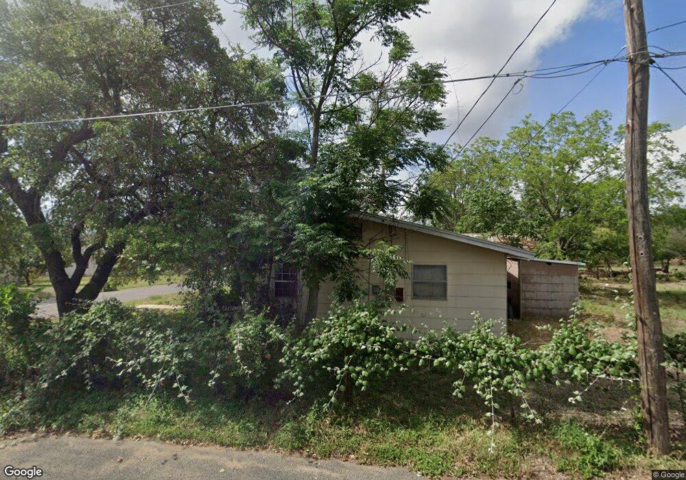 1008 E Hill St, Fredericksburg, TX 78624 - photo 1