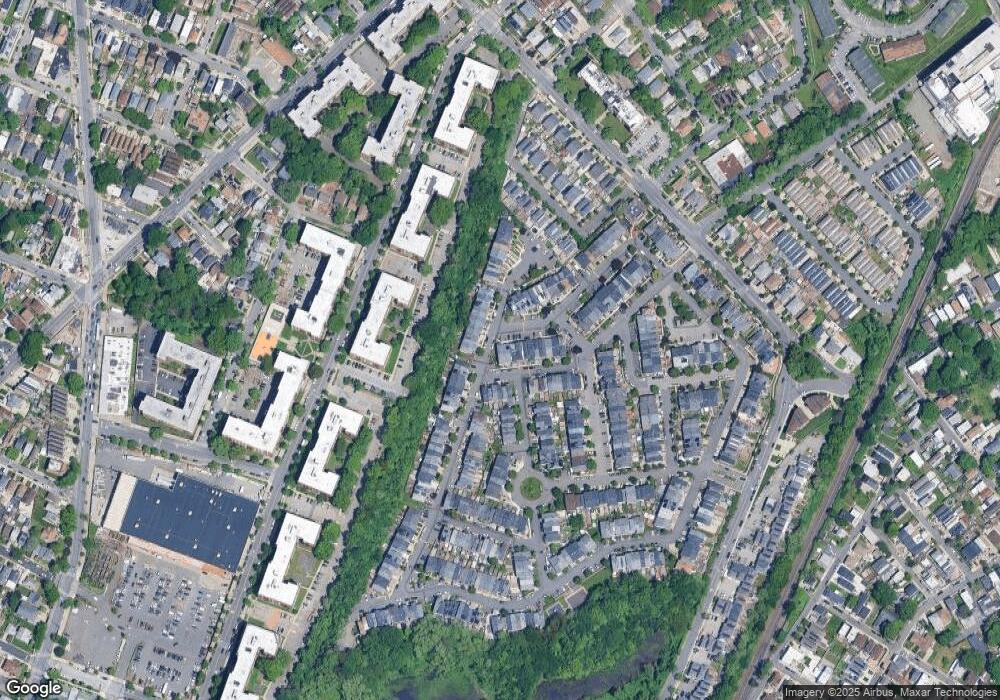 10 Skyline Dr, Staten Island, NY 10304 - photo 1