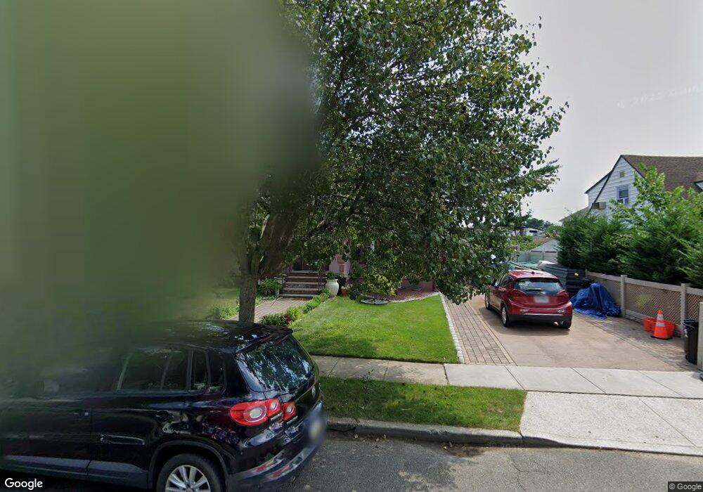 1077 Robin Rd, Franklin Square, NY 11010 - photo 1