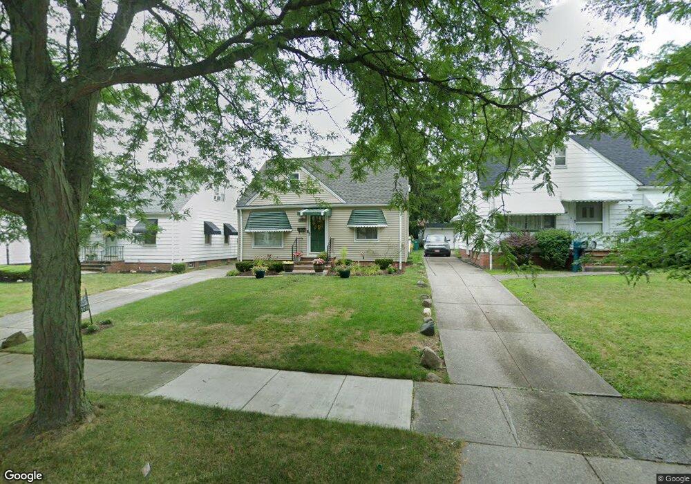 21015 Raymond St, Maple Heights, OH 44137 - photo 1