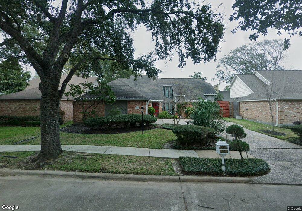 10310 Meadow Lake Ln, Houston, TX 77042 - photo 1