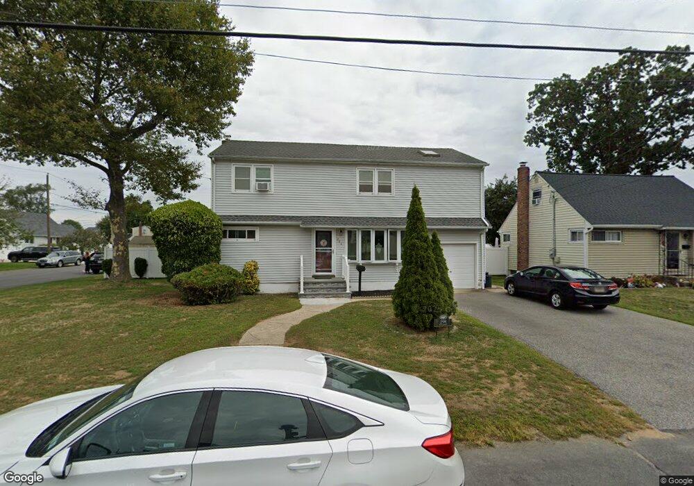 298 28th St, Lindenhurst, NY 11757 - photo 1