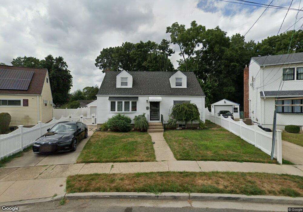 537 Maryann Ln, West Hempstead, NY 11552 - photo 1