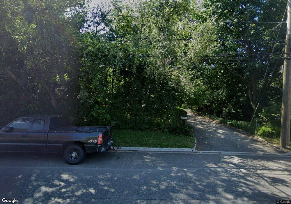 104 Frost Pond Rd unit A, Glen Cove, NY 11542 - photo 1