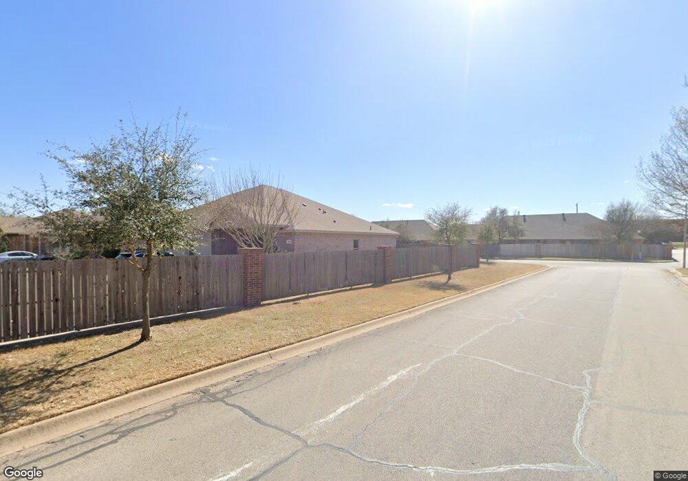 100 Shade Tree Ln, Cleburne, TX 76033 - photo 1