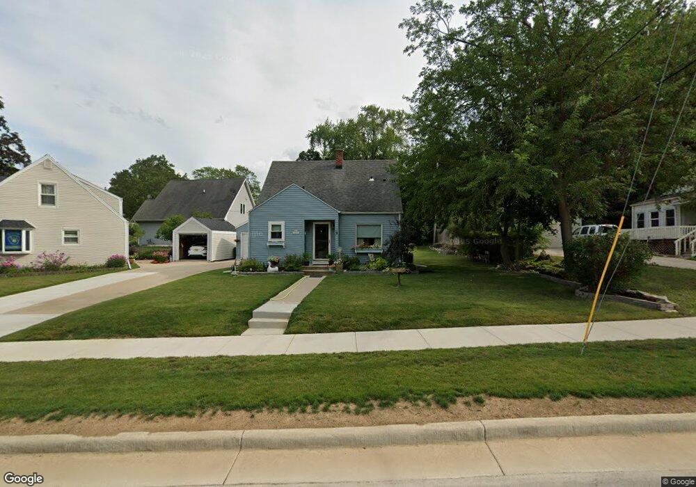 N86W16591 Jacobson Dr, Menomonee Falls, WI 53051 - photo 1