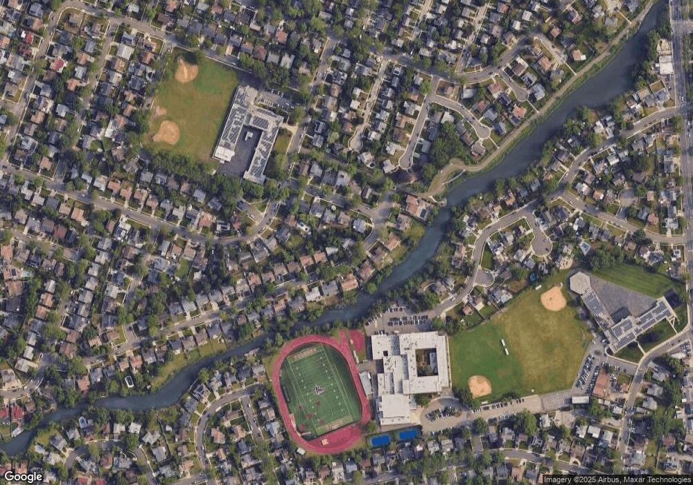 22 Cloverfield Rd S, Valley Stream, NY 11581 - photo 1