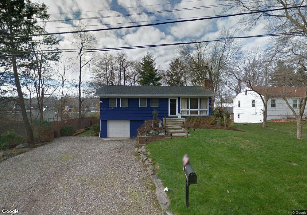 8 Deletta Ln, Westport, CT 06880 - photo 1