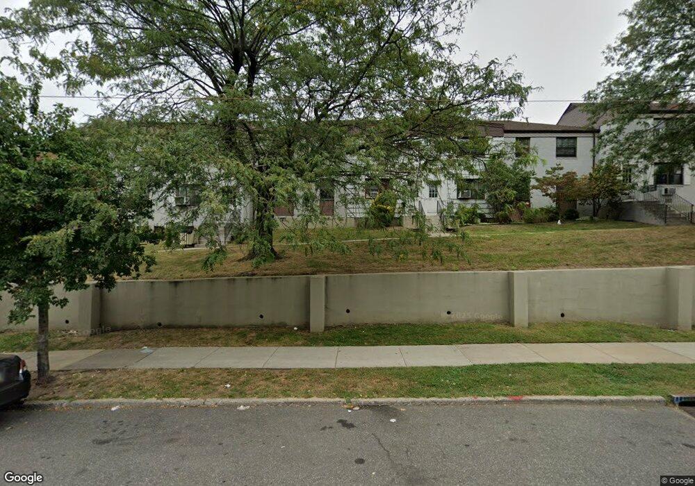 67-03 Park Dr E unit B, Flushing, NY 11367 - photo 1