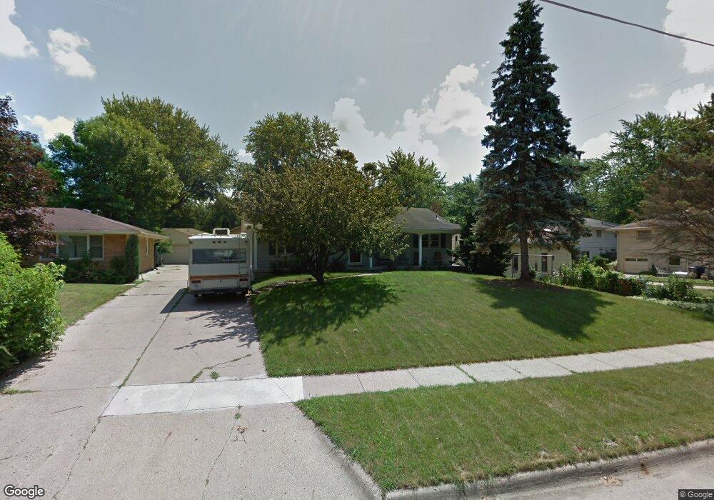 4203 43rd St, Des Moines, IA 50310 - photo 1