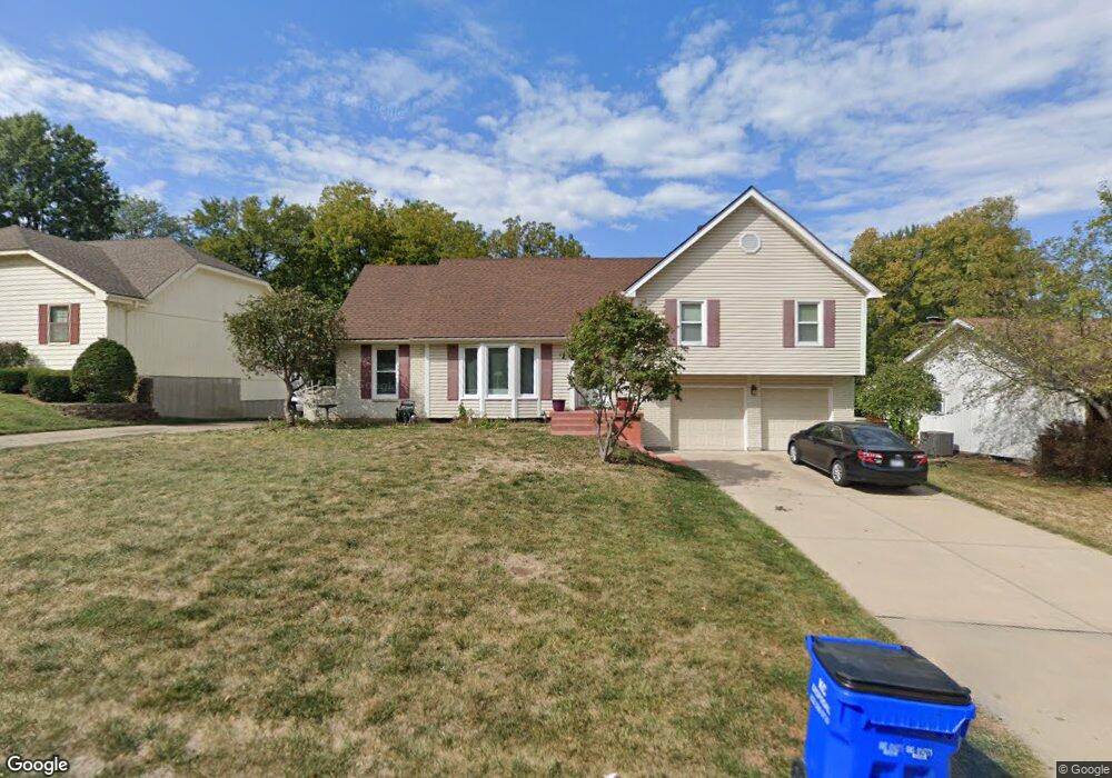 4712 Queal Dr, Shawnee, KS 66203 - photo 1
