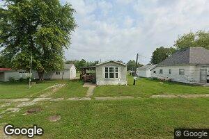 310 W 5th St, Saint Elmo, IL 62458