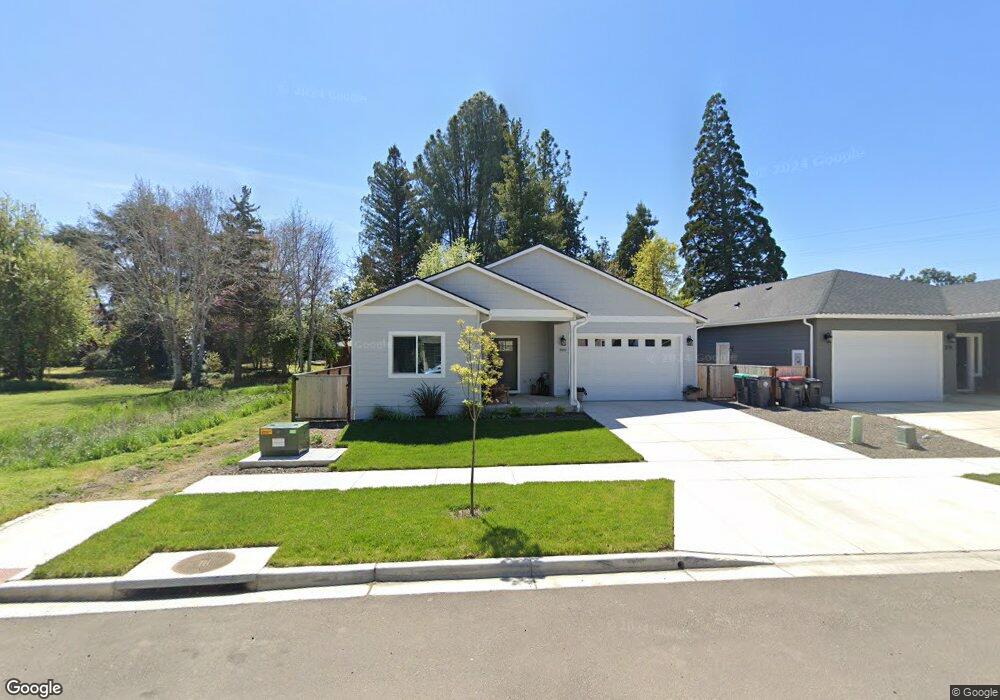 388 Cascade Dr, Central Point, OR 97502 - photo 1