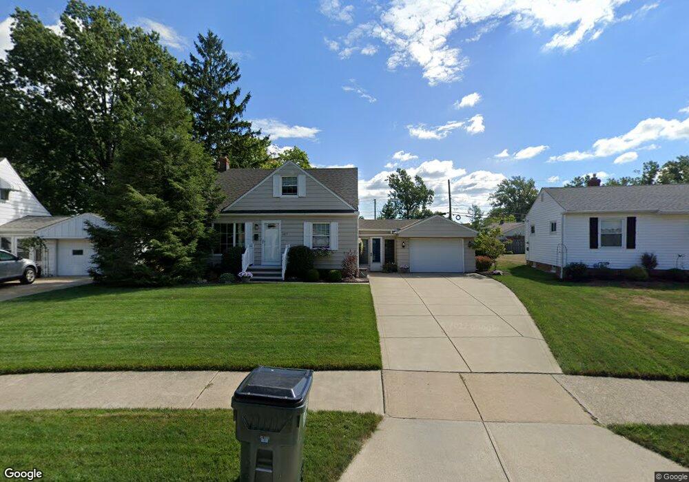 1617 Dennis Dr, Wickliffe, OH 44092 - photo 1