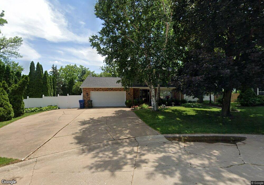 2103 Dorchester Ct, Davenport, IA 52807 - photo 1