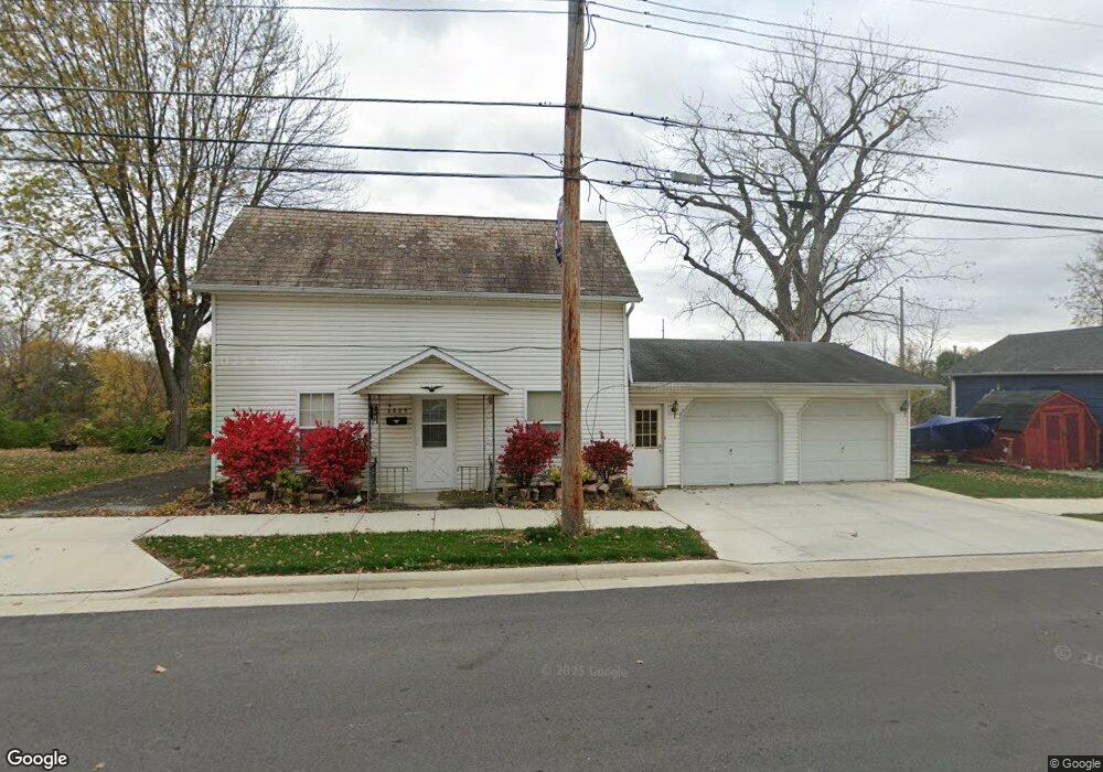 207 E Silver St, Wapakoneta, OH 45895 - photo 1