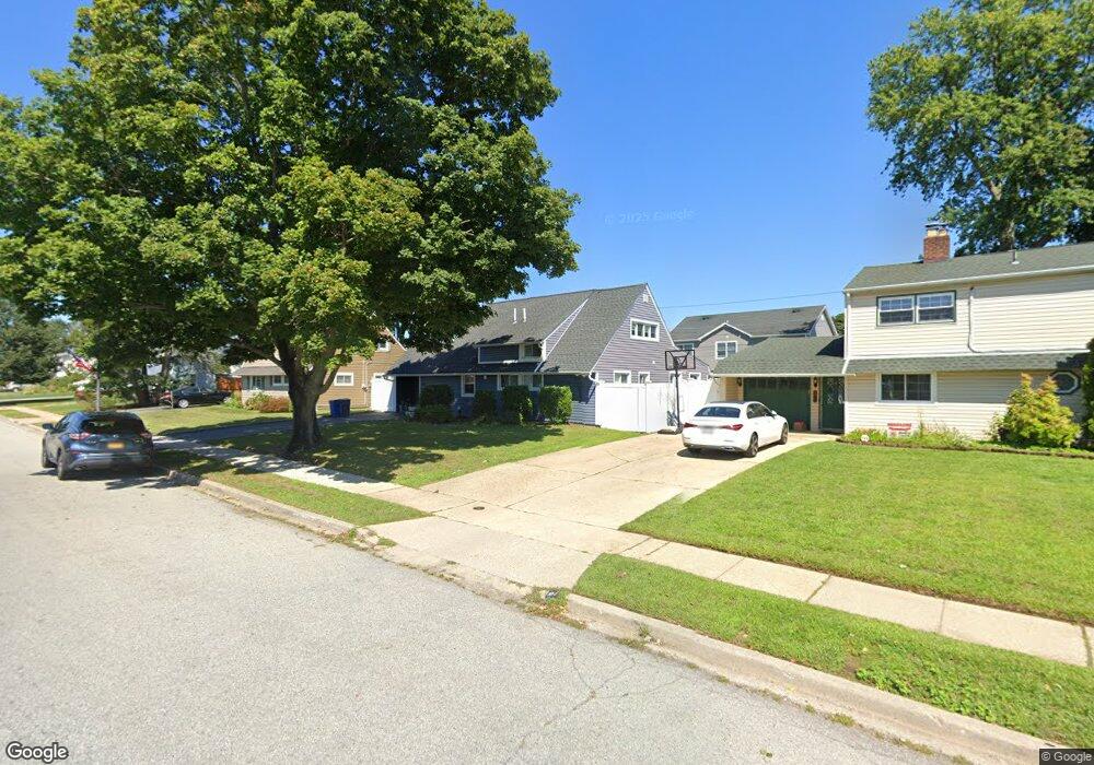 106 Springtime Ln S, Levittown, NY 11756 - photo 1