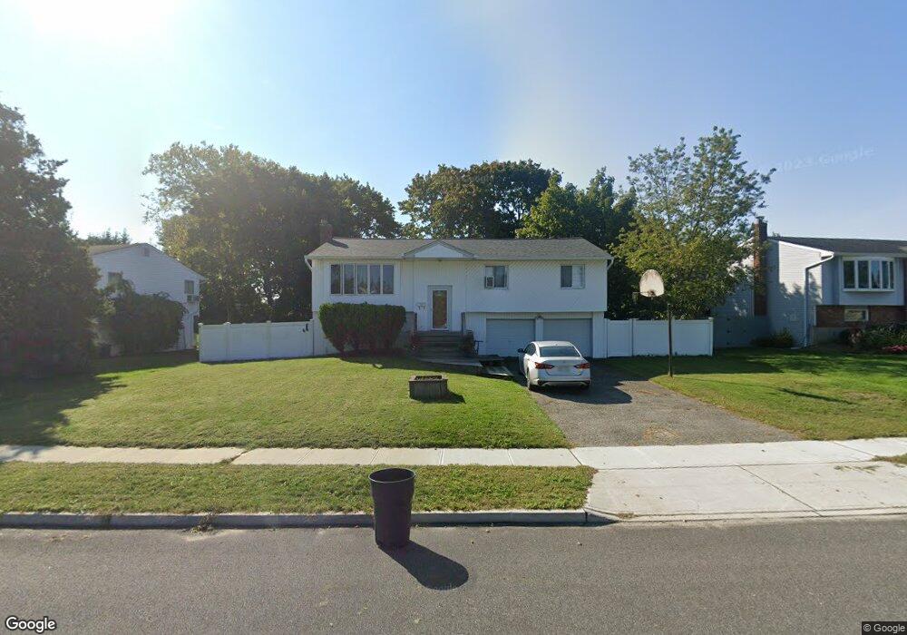 20 Splitrail Place, ComMacK, NY 11725 - photo 1