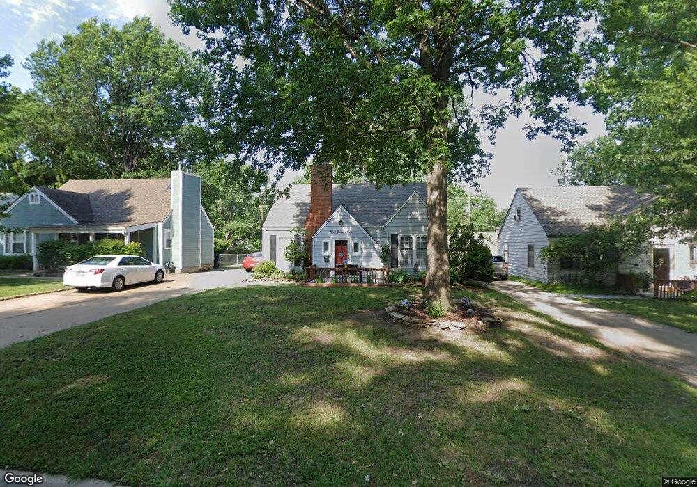 921 SW Wayne Ave, Topeka, KS 66606 - photo 1