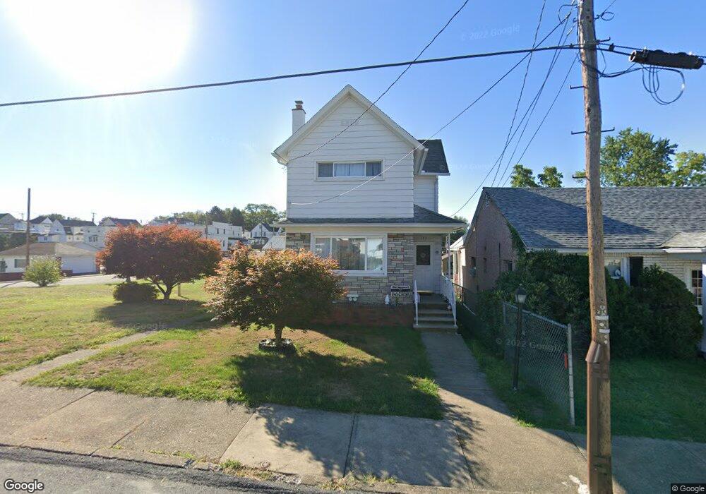 427 Sampson St, Old Forge, PA 18518 - photo 1