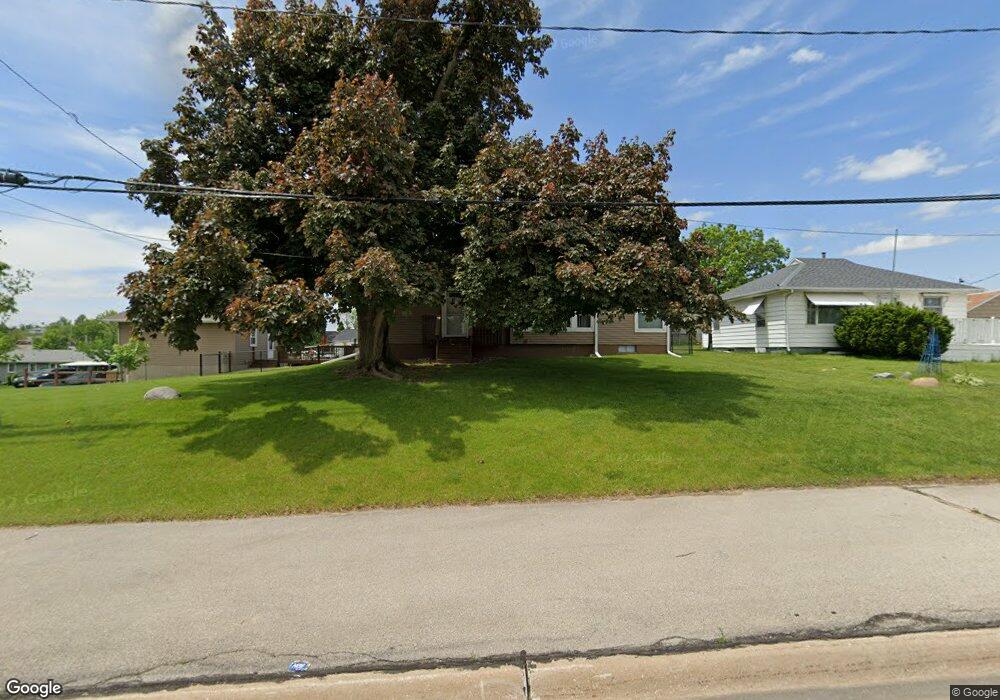 2420 Bowling St SW, Cedar Rapids, IA 52404 - photo 1