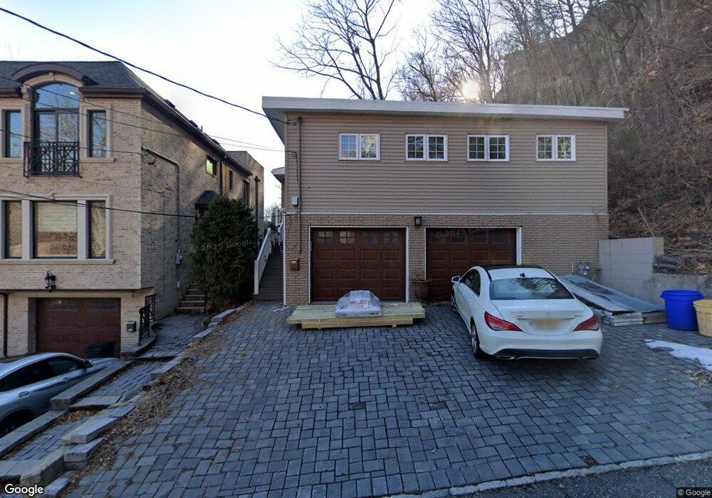 18 Leary Ln unit 18, Edgewater, NJ 07020 - photo 1