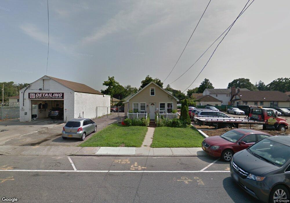 12 Lakeview Ave, Rockville Centre, NY 11570 - photo 1