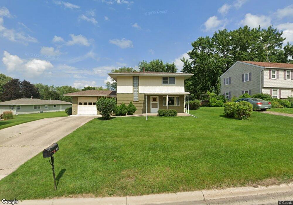 1005 Pinehill Dr, Albert Lea, MN 56007 - photo 1