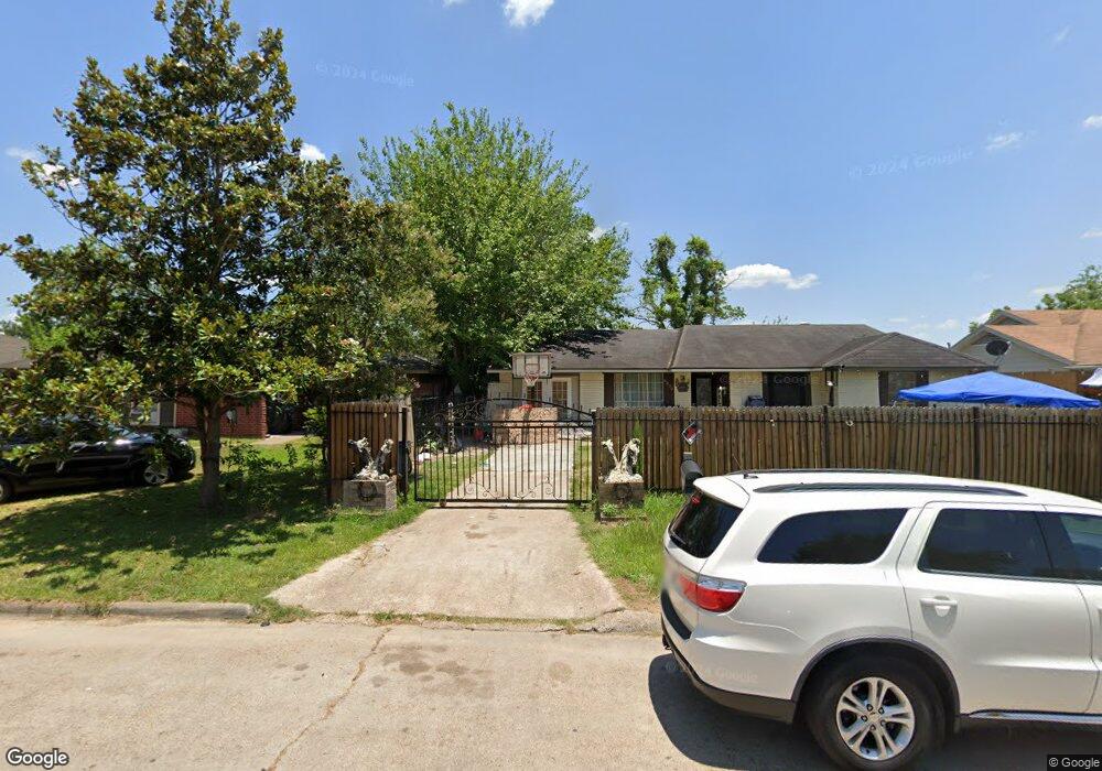 8830 Brackley Ln, Houston, TX 77088 - photo 1