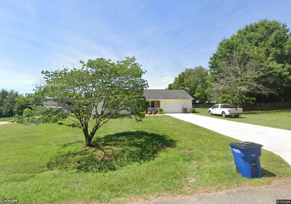 2916 Eastway Dr, Statesville, NC 28625 - photo 1